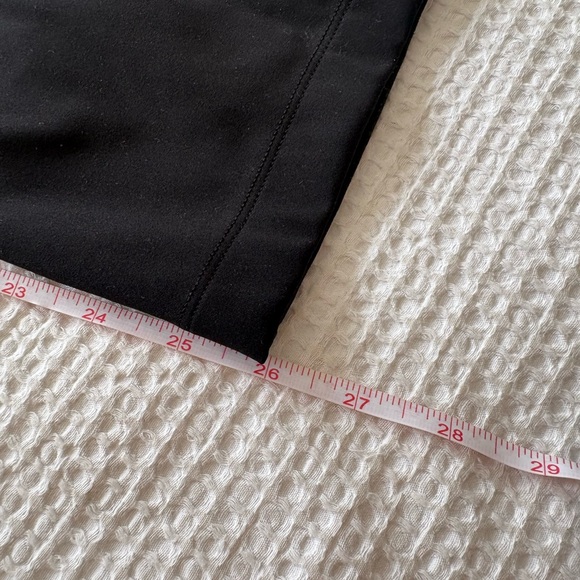 Lululemon Womens Black On The Fly Pant - size 6 - Picture 5 of 5